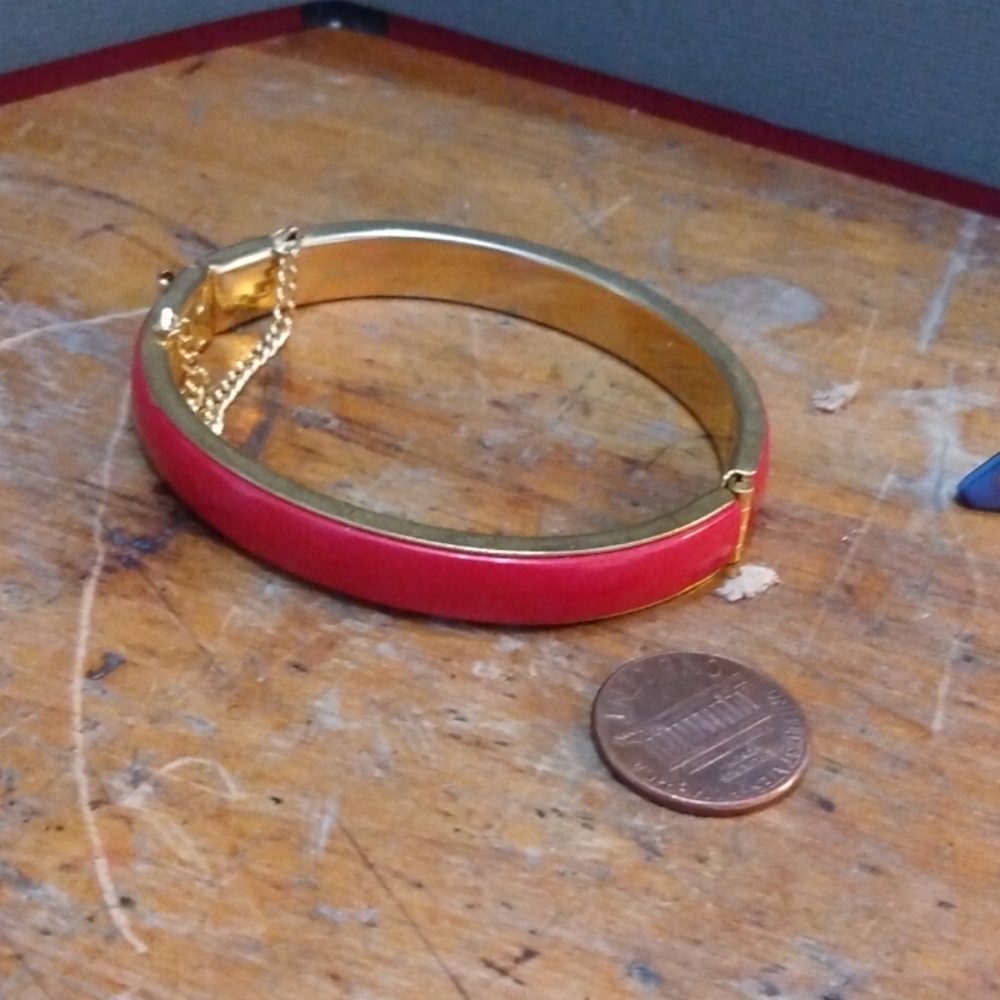 Bangle bracelet